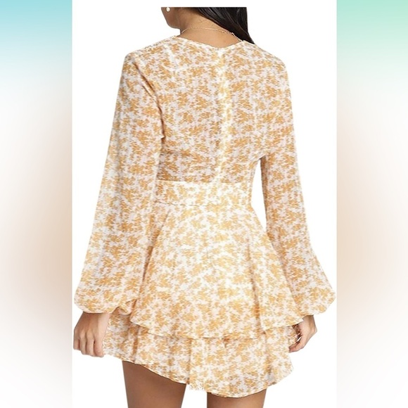 Like New Floral Romper. Size large. Worn once - Picture 2 of 7